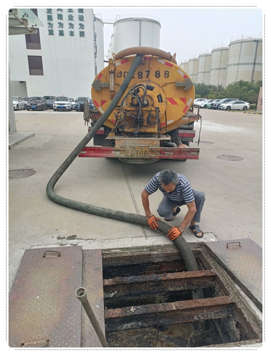 和平镇隔油池清掏