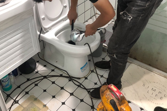 和平镇马桶堵塞自己疏通还是找师傅?专业上门服务让你省时更省心