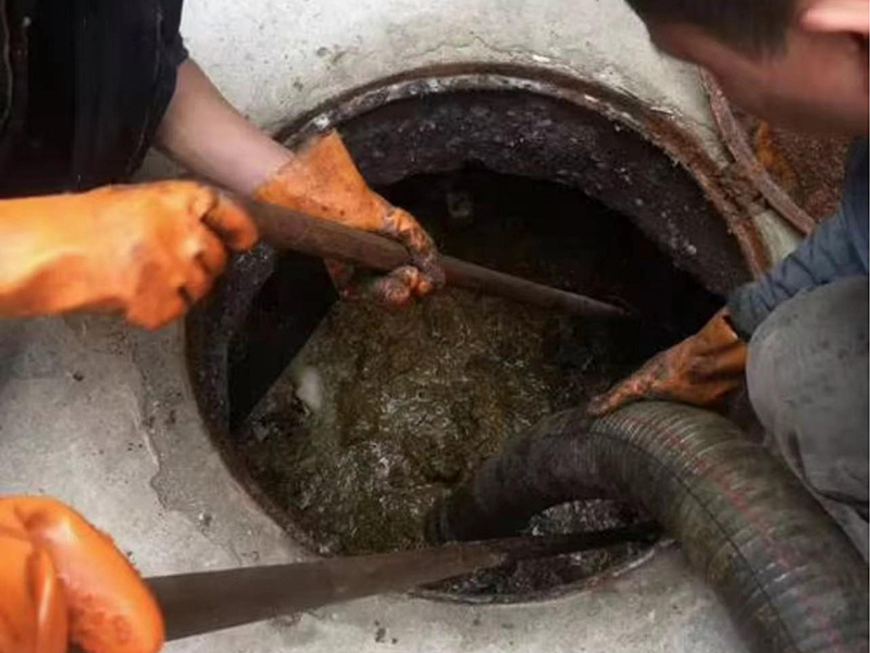 和平镇清理化粪池时如何避免沼气的危害?